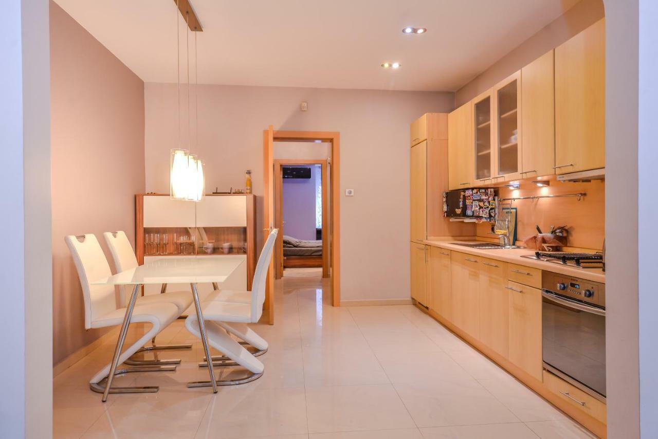 Extravaganzzo - Super Central One Bedroom Modern Apartment By Flat Mаnager Sofia Ngoại thất bức ảnh
